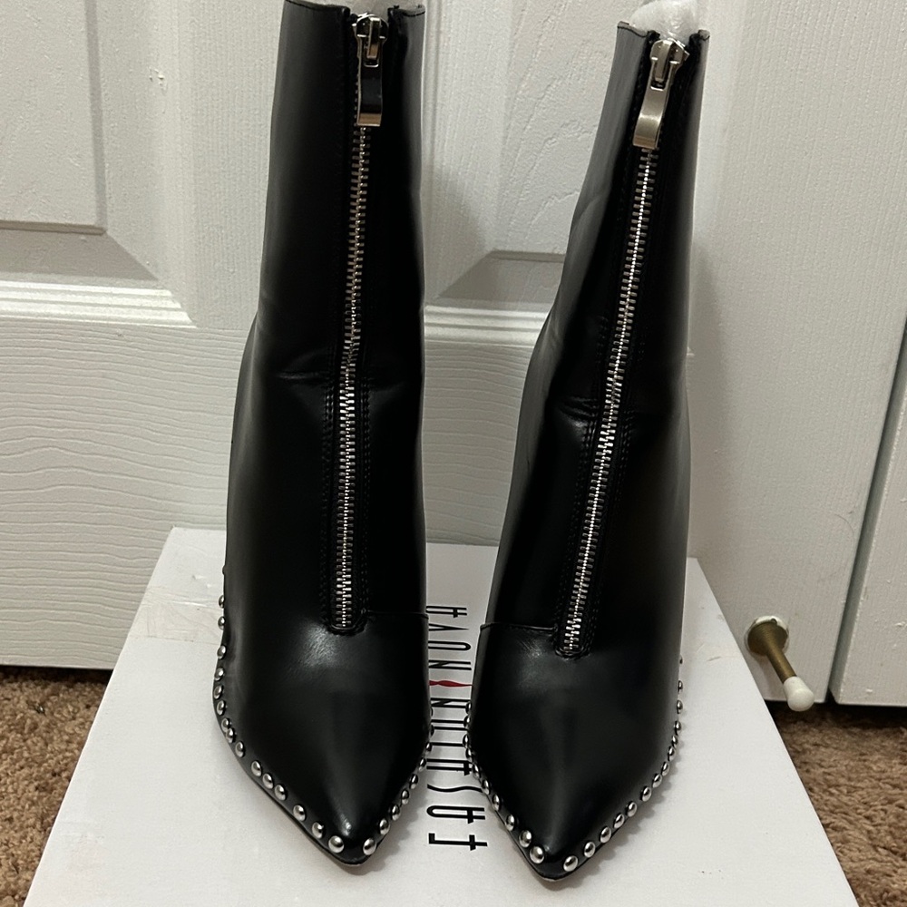 Fashion Nova Thoraya Black Zippered Ankle Booties